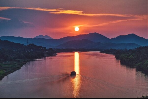 Vẻ Đẹp Của Núi Ngự Bình